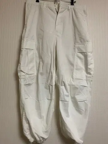 화이트 카고 팬츠