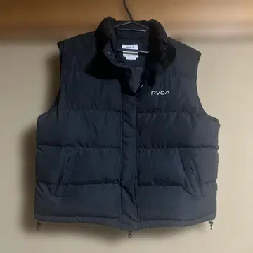 RVCA 블랙 다운 베스트 프론트 포켓 부착