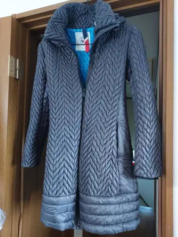 로시뇰 그레이 편직 무늬 롱 다운 자켓