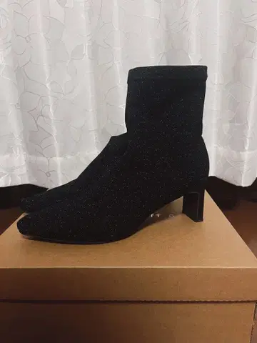 라메 니트 플레이트 힐 부츠