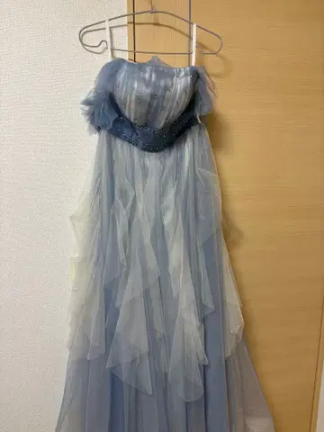 파란색 프릴 롱 드레스