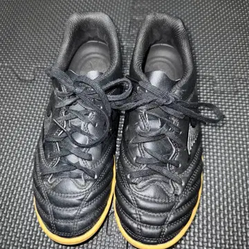 모나르시다 neo 블랙 풋살화 실내