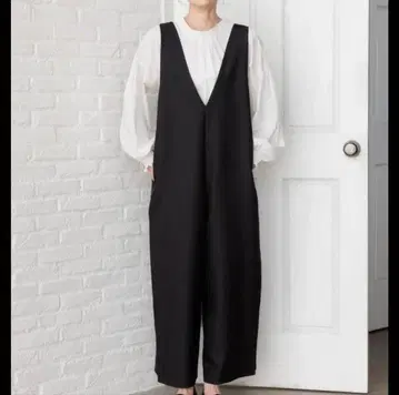 관리 편한 깊은 V넥 살로펫 블랙