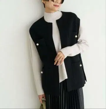 UNFILO VERY 콜라보 펄 버튼 니트 베스트 블랙 M 사이즈