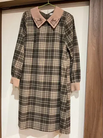 체크 무늬 원피스 베이지 그레이