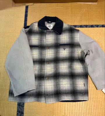 그레이와 블랙 체크 무늬 울 자켓