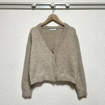 [ 새상품급 ] calin(카란) 숏 기장 가디건 V넥 가디건