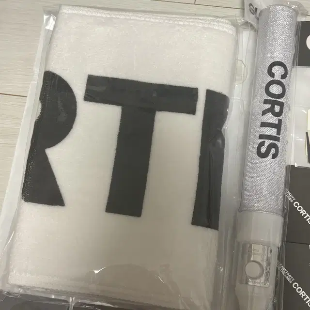 코르티스 릴리즈 파티 임시 응원봉 타올 슬로건