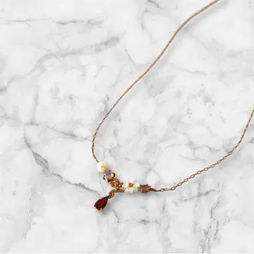 골드 꽃 모티브 목걸이