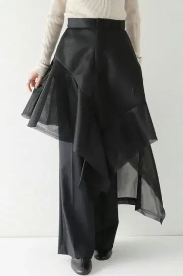 [ UJOH ] 언밸런스헴 스커트 M 사이즈 택 포함 새상품