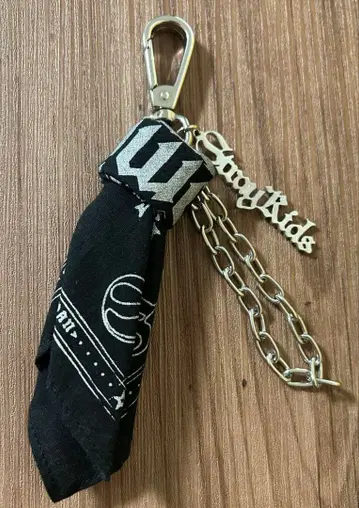 24시간 이내 발송 stray kids 스키즈 반다나 키링