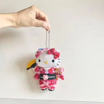 [새상품] 헬로키티 기모노 볼체인
