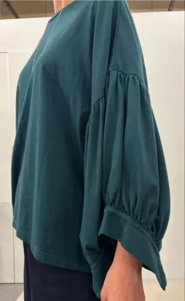 비어즐리 빅 슬리브 상의 그린