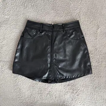 GYDA 제이다 인조 가죽 스커트 라이크 숏팬츠