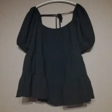 Arula 블랙 퍼프 슬리브 튜닉