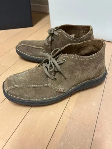 브라운 스웨이드 레이스업 슈즈