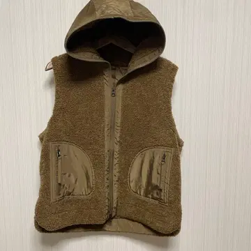 올리브색 후드 부착 캐주얼 베스트