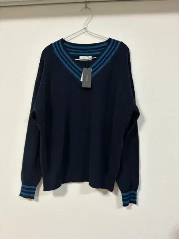 V넥 스웨터 FUGA 새상품