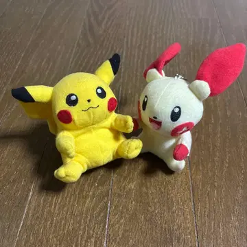 피카츄와 플러스의 봉제 인형 세트