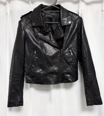 LIKA RULLA 블랙 가죽 라이더 자켓
