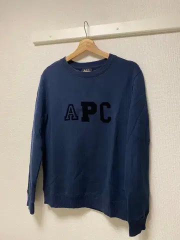APC 크루넥 로고 맨투맨 스웨터