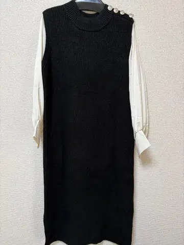 새상품 이번 시즌 완판템 LHELBIE 골드 단추 도킹 니트 원피스 블랙