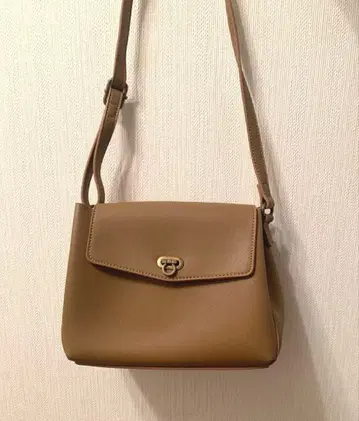 브라운 플랩 숄더백