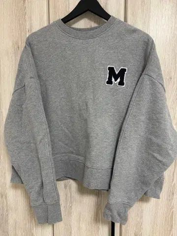 Mila Owen 그레이 맨투맨 M 자수