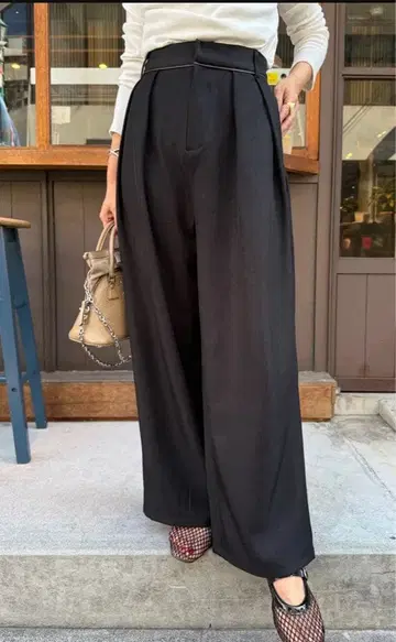 트위드 가죽 허리 파이핑 와이드 팬츠 블랙/fosie 같은 형태