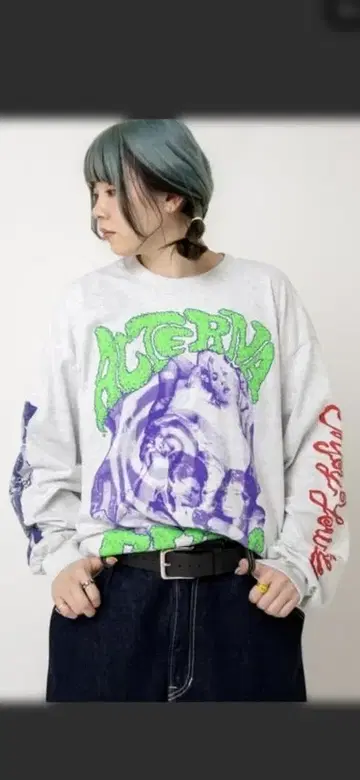 RNA M2518 스파이럴 스크림 프린트 롱T