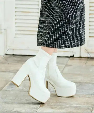 attagirl 통굽 13cm 힐 숏부츠