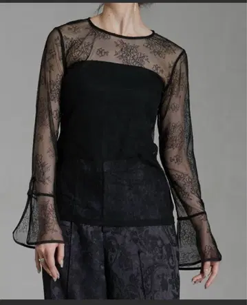 (Callarus) 벨 슬리브 꽃무늬 튤 상의