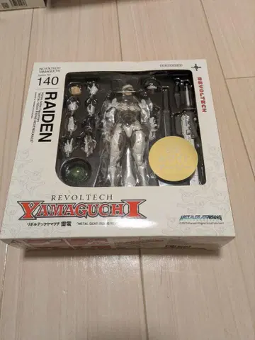 리볼텍 라이덴 화이트 아머 메탈기어 솔리드