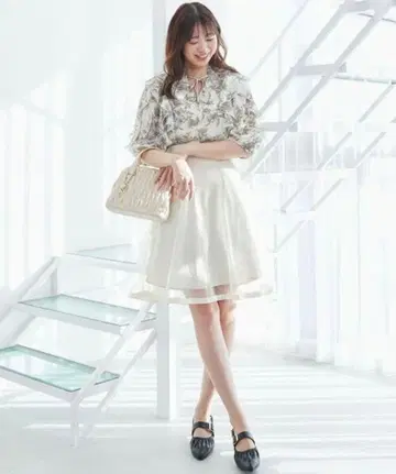 마제스틱 레곤 아이보리 플레어 스커트 S 무릎 기장