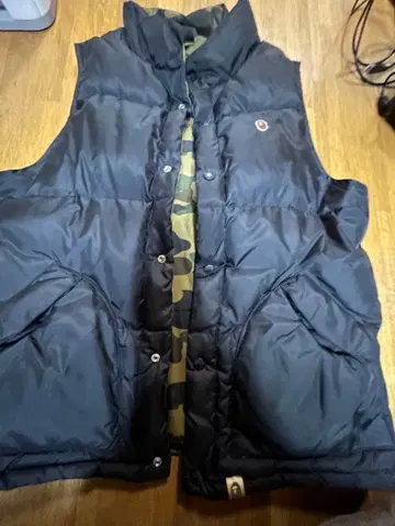 리버서블 다운 베스트 블랙 카모플라쥬