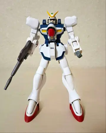 프라이즈 V 건담 리페인트품 (비변형)