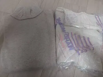 미사용 BARNEYS NEWYORK 베이지 하이넥 스웨터 증정 포함