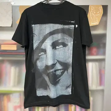 커스틴 던스트 화이트 T셔츠