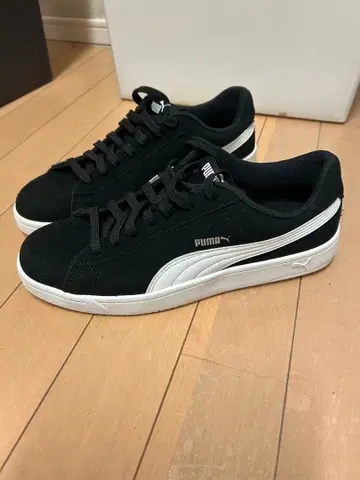 Puma 스웨이드 스니커즈 블랙/화이트