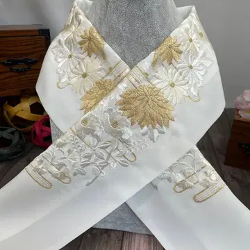 성인식이나 졸업식에도 꽉 찬 자수의 화려한 장식용 깃 일본제 새상품