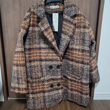 브라운 계열 체크 무늬 체스터 코트 한국