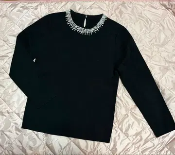 새상품급 스트로베리 필드 비즈 장식 블랙 긴팔 니트