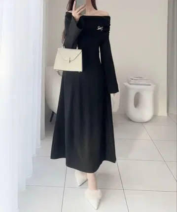 리본 브로치 포함 오프숄더 멀티 WAY 니트 롱 원피스