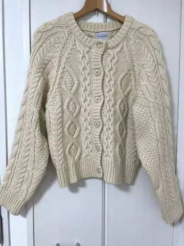 아이보리 케이블 니트 가디건