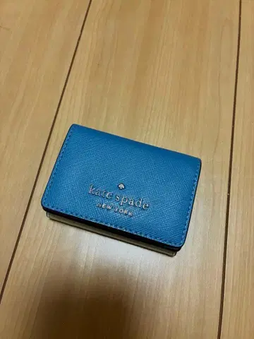 케이트 스페이드 3단 폴더형 지갑 파랑 화이트