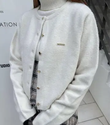 로고 플레이트 니트 가디건 w closet