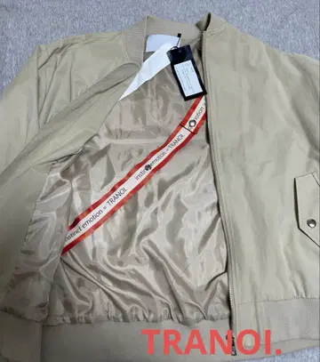 택 포함 새상품 TRANOI 트라노이 베이지 집업 블루종 (하자 있음)