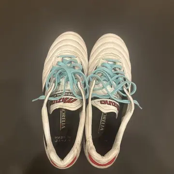 미즈노 모렐리아 축구화 화이트