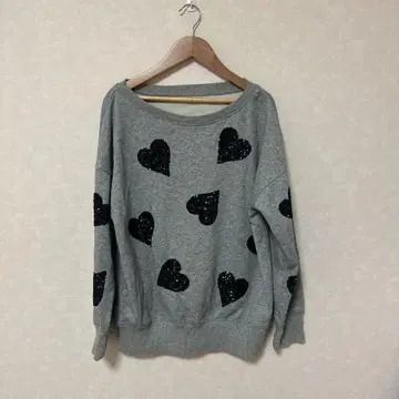 그레이스 콘티넨탈 스팬 자수 탑 하트 모티브 트레이닝복