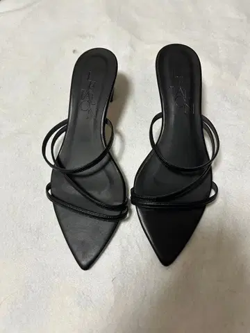 블랙 스틸레토 샌들 루타론